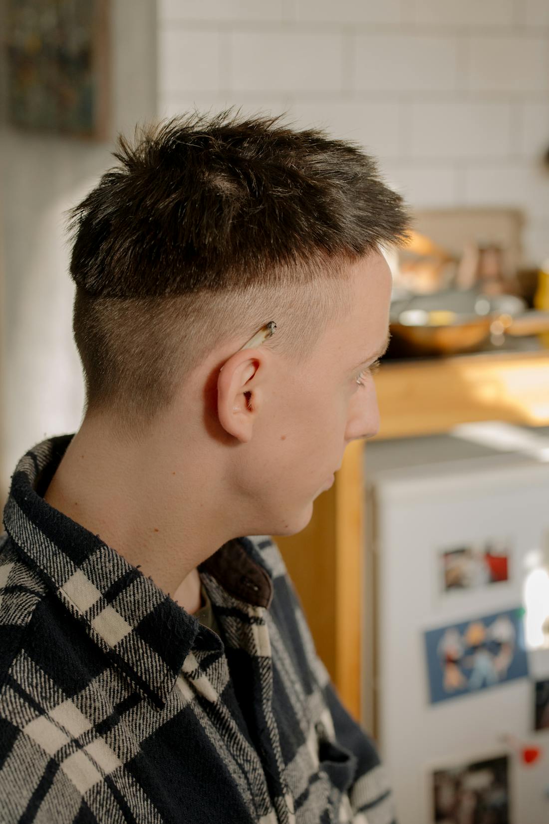 Stoere undercut coupe met scherpe afwerking